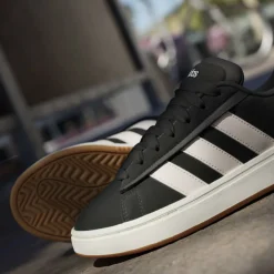 Grand Court Alpha 00s Low-Top Trainers Womens