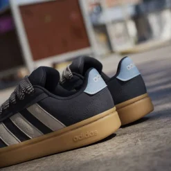 Grand Court Alpha 00s Low-Top Trainers Womens