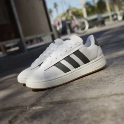 Grand Court Alpha 00s Low-Top Trainers Womens
