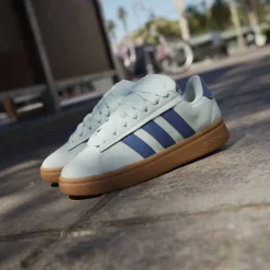 Grand Court Alpha 00s Low-Top Trainers Womens
