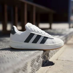Grand Court Alpha 00s Low-Top Trainers Womens