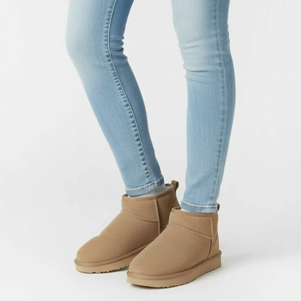 Low Snug Boots Womens