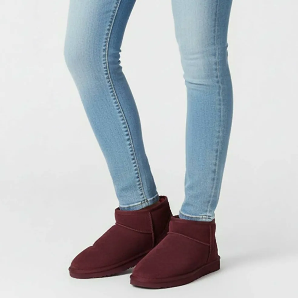 Low Snug Boots Womens