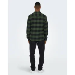 Men's Long-Sleeve Check Patterned Shirt