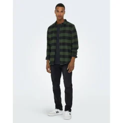 Men's Long-Sleeve Check Patterned Shirt