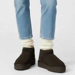 Platform Snug Boots Womens