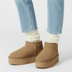Platform Snug Boots Womens