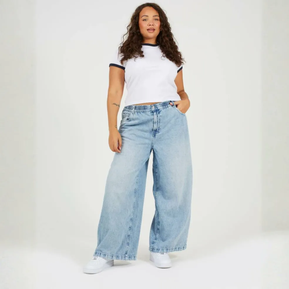 Plus Size Short Sleeve T-shit with Contrast Neck and Sleeve Rib