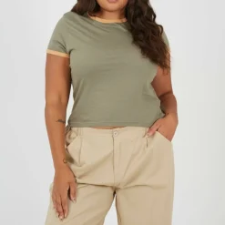 Plus Size Short Sleeve T-shit with Contrast Neck and Sleeve Rib