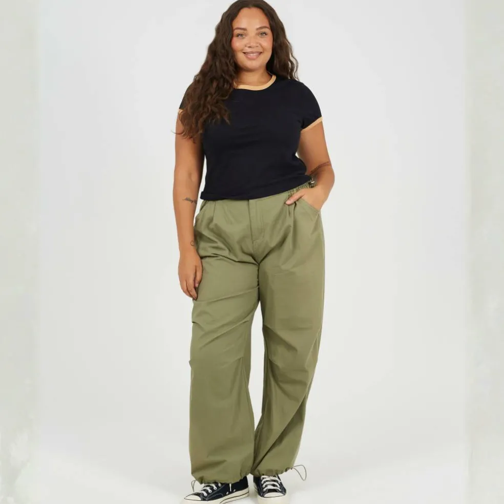 Plus Size Short Sleeve T-shit with Contrast Neck and Sleeve Rib
