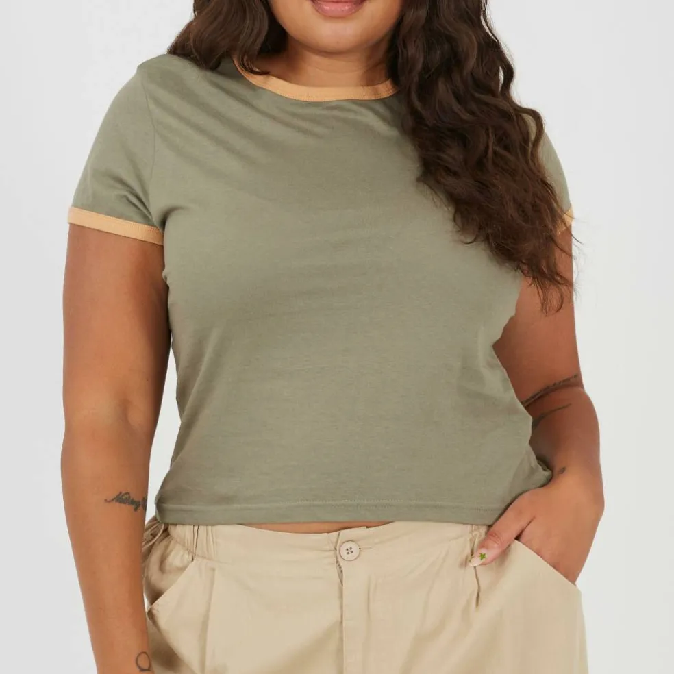 Plus Size Short Sleeve T-shit with Contrast Neck and Sleeve Rib