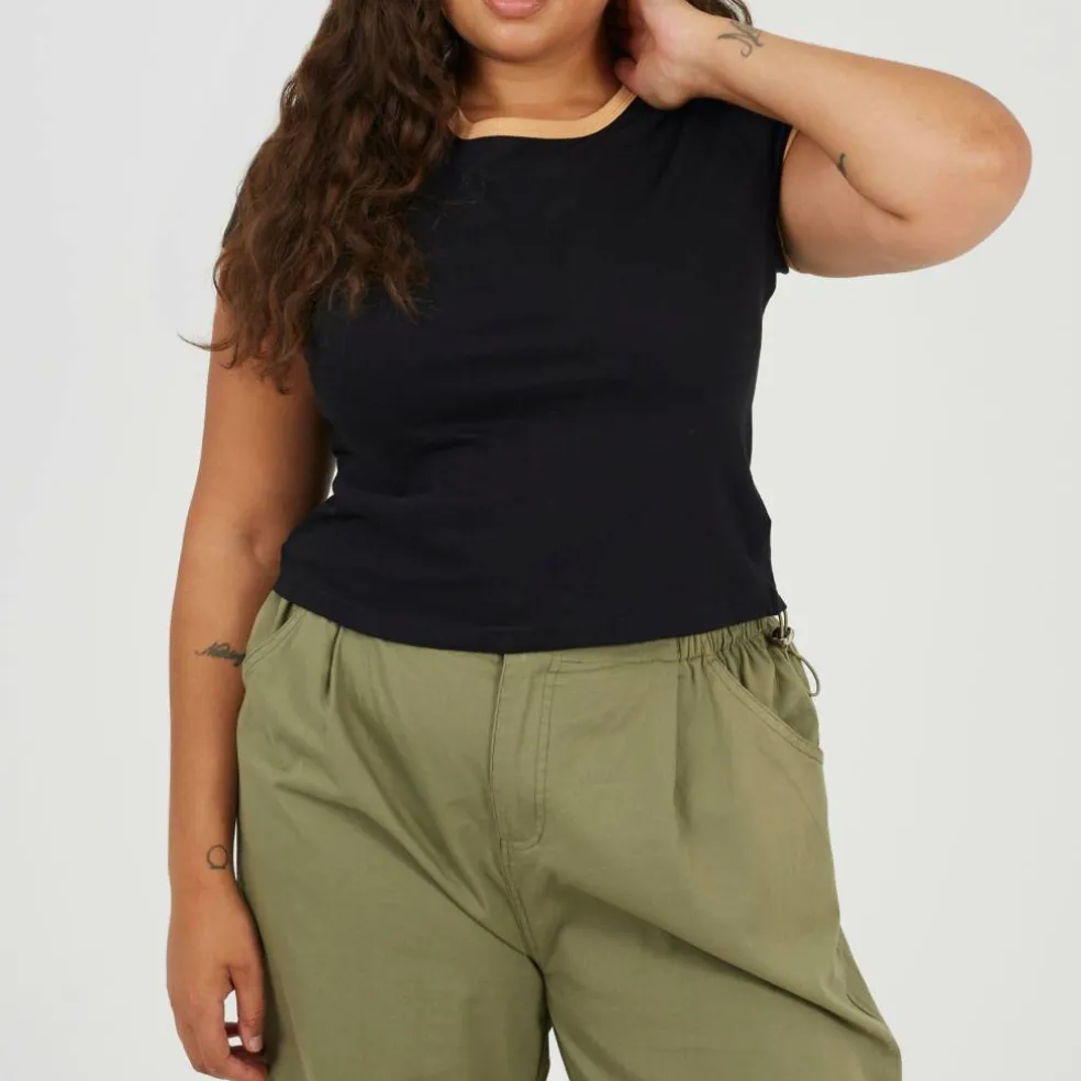Plus Size Short Sleeve T-shit with Contrast Neck and Sleeve Rib