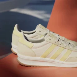 Run 70s 2.0 Low-Top Trainers Womens