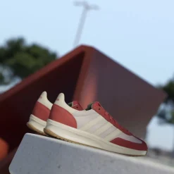 Run 70s 2.0 Low-Top Trainers Womens