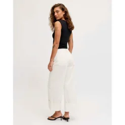 Sleeveless Square Neck Top Ladies