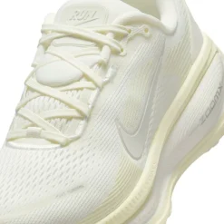 Vomero 18 Road Running Shoes Womens