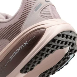 Vomero 18 Road Running Shoes Womens