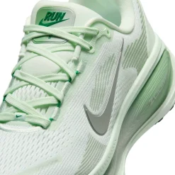 Vomero 18 Road Running Shoes Womens