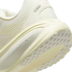 Vomero 18 Road Running Shoes Womens