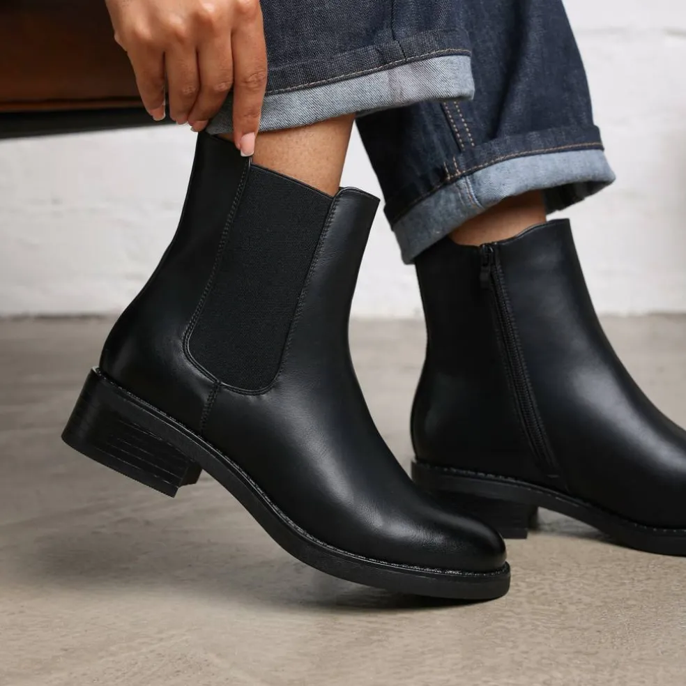 Wheres Low Heel Chelsea Zip Ankle Boots