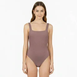 Women's Non Padded Wired Scoop Neck Swimsuit